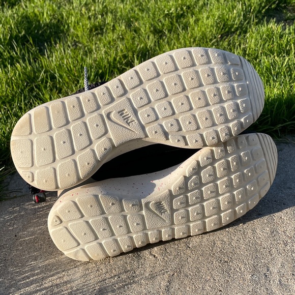 Nike Roshe Run High Sneaker Boot - Picture 4 of 5